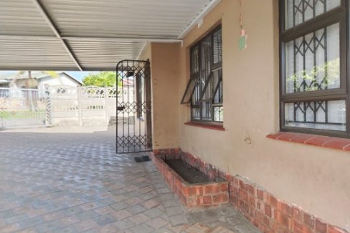 3Bedrooms house for sale in Esikhawini. - Photo 4