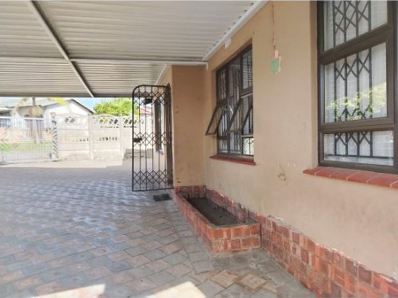 3Bedrooms house for sale in Esikhawini. - Photo 4