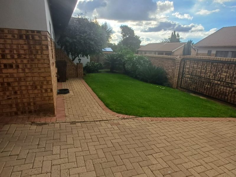 Discover modern living at its finest with this beautiful, move-in-ready home designed for comfort and style. - Photo 2