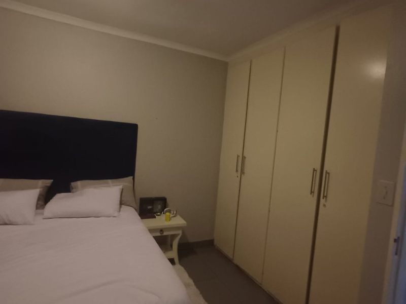 Discover modern living at its finest with this beautiful, move-in-ready home designed for comfort and style. - Photo 8