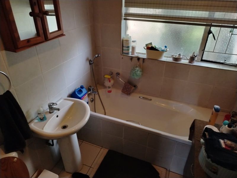 Step into comfort, space, and endless charm with this beautifully maintained 3-bedroom home, perfectly positioned in a sought-after area. - Photo 10