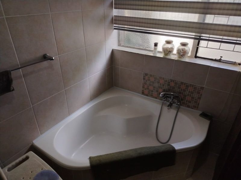 Step into comfort, space, and endless charm with this beautifully maintained 3-bedroom home, perfectly positioned in a sought-after area. - Photo 9