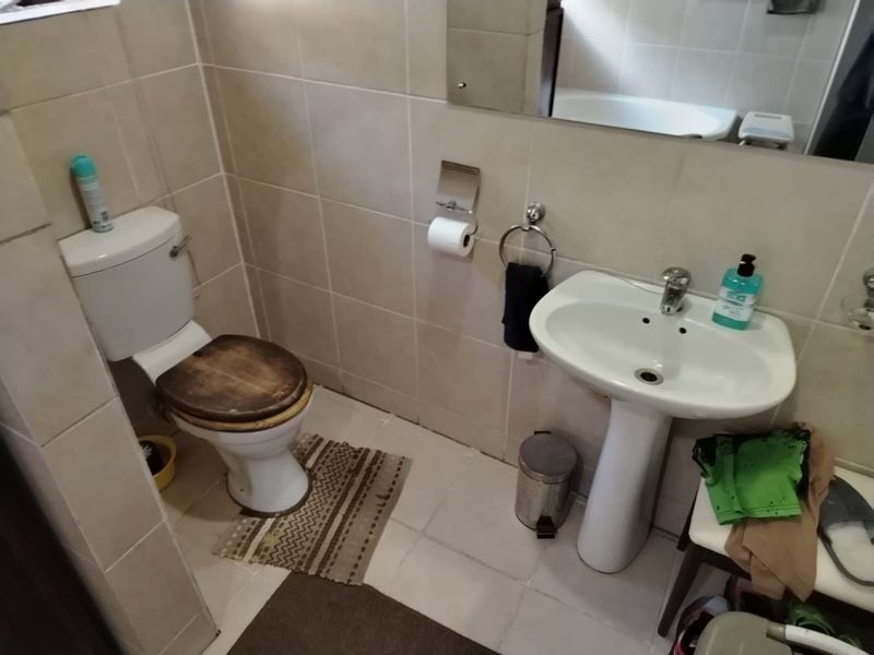 Step into comfort, space, and endless charm with this beautifully maintained 3-bedroom home, perfectly positioned in a sought-after area. - Photo 8