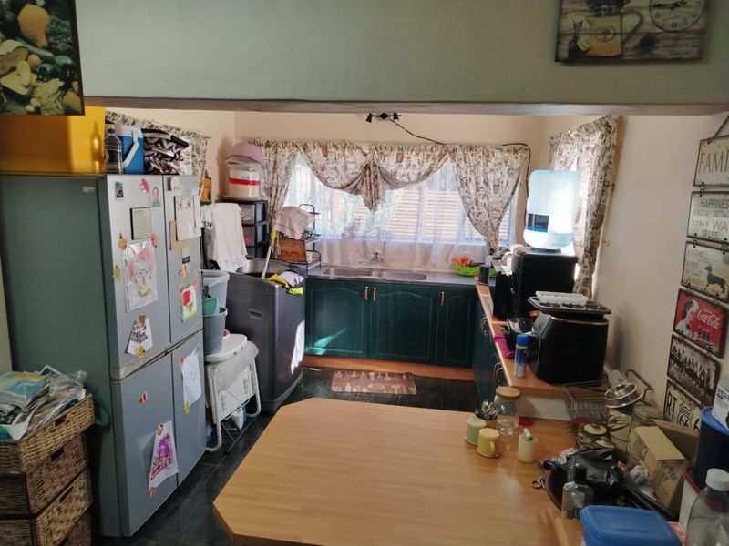 Step into comfort, space, and endless charm with this beautifully maintained 3-bedroom home, perfectly positioned in a sought-after area. - Photo 4