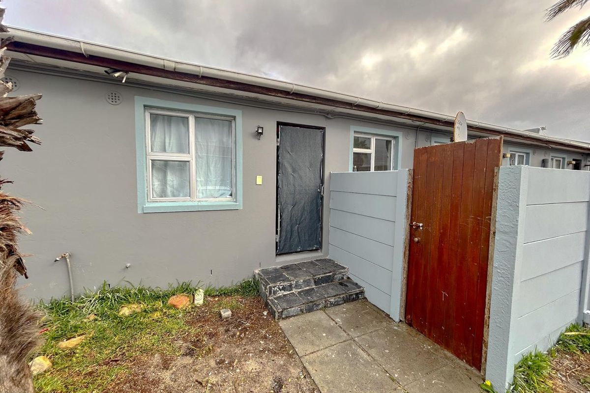 FOR SALE: Modern 2-Bedroom Town Home with Enclosed Yard – Firgrove Mews - Photo 2