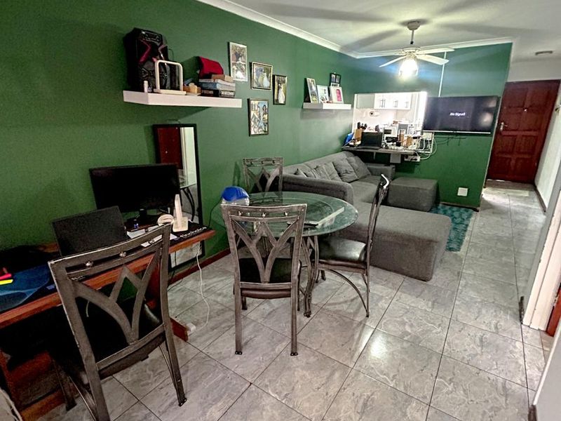 FOR SALE: Modern 2-Bedroom Town Home with Enclosed Yard – Firgrove Mews - Photo 8