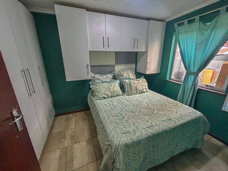 FOR SALE: Modern 2-Bedroom Town Home with Enclosed Yard – Firgrove Mews - Photo 6