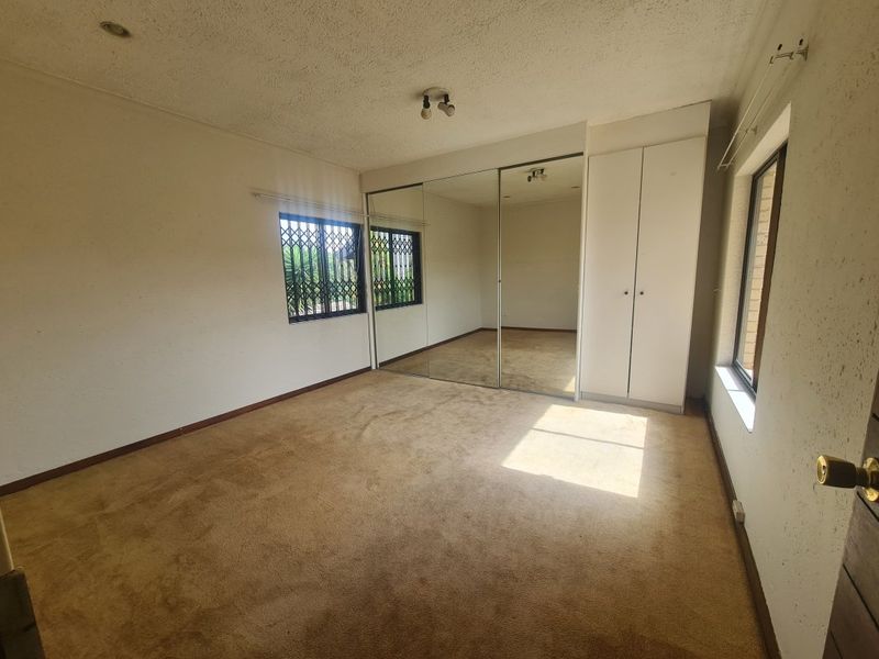 Spacious 2-Bed Flat with Huge Balcony & Built-In Braai – Secure, Pet-Friendly Living! - Photo 5