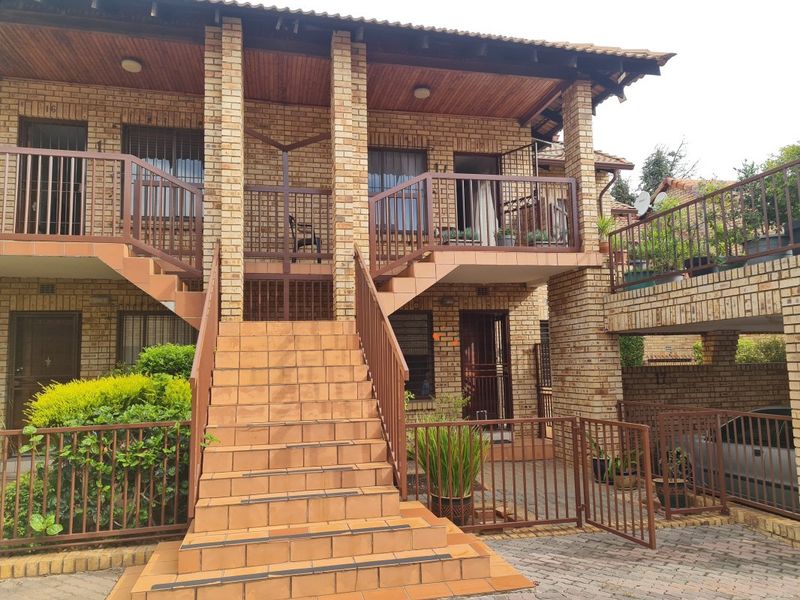 Spacious 2-Bed Flat with Huge Balcony & Built-In Braai – Secure, Pet-Friendly Living! - Photo 2