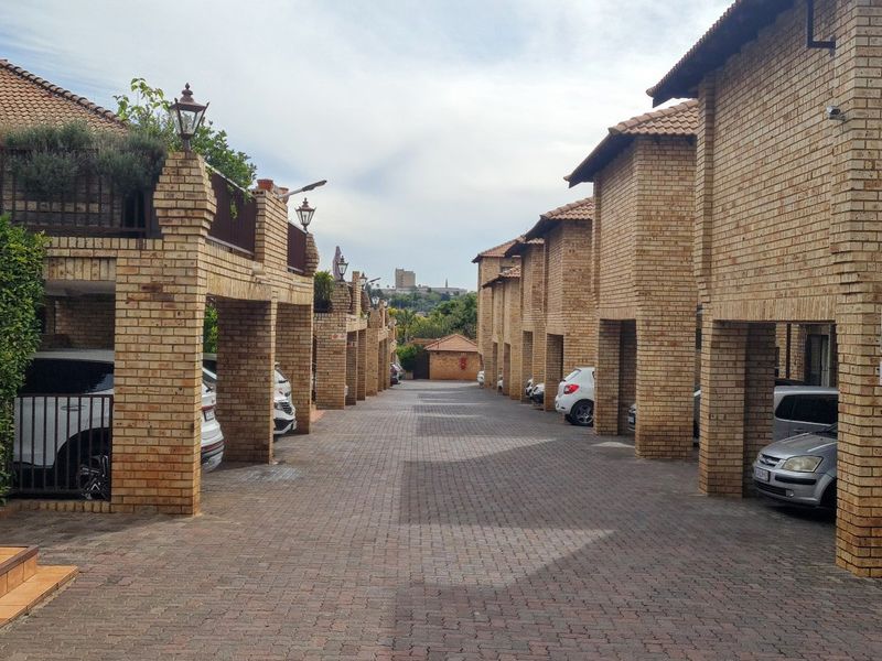 Spacious 2-Bed Flat with Huge Balcony & Built-In Braai – Secure, Pet-Friendly Living! - Photo 10