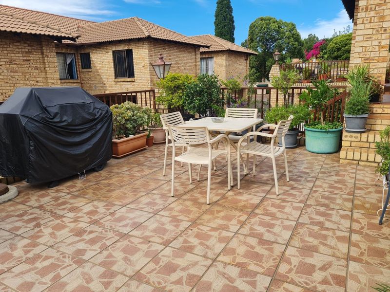 Spacious 2-Bed Flat with Huge Balcony & Built-In Braai – Secure, Pet-Friendly Living! - Photo 8