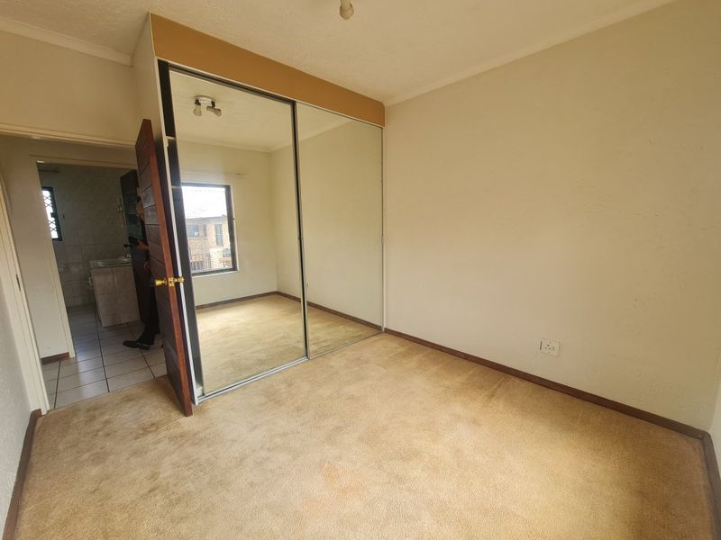 Spacious 2-Bed Flat with Huge Balcony & Built-In Braai – Secure, Pet-Friendly Living! - Photo 7