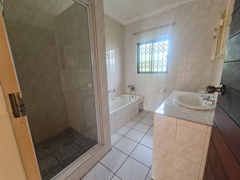 Spacious 2-Bed Flat with Huge Balcony & Built-In Braai – Secure, Pet-Friendly Living! - Photo 6