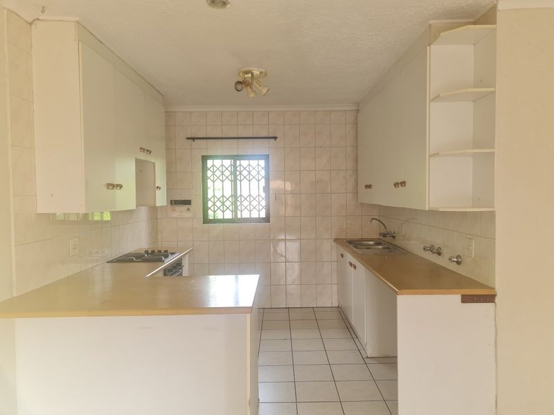 Spacious 2-Bed Flat with Huge Balcony & Built-In Braai – Secure, Pet-Friendly Living! - Photo 3