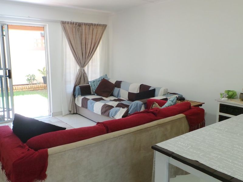 Spacious 3-Bed Townhouse with Exceptional Parking Space! - Photo 4