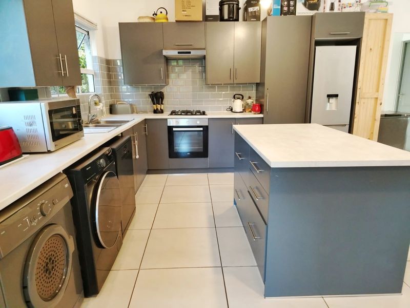 And the living is easy...  modern coastal gem in Wilderness. - Photo 8