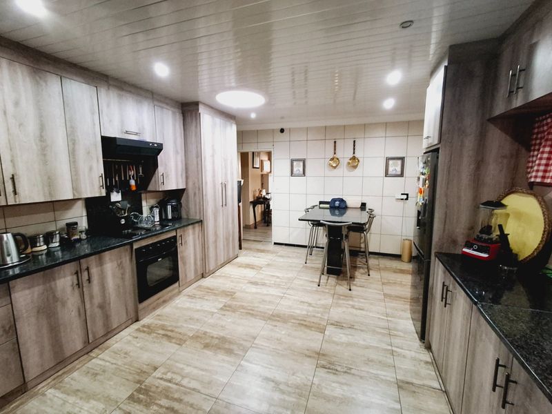 Vaalpark Family Home with Pool and Solar Joy - Photo 3