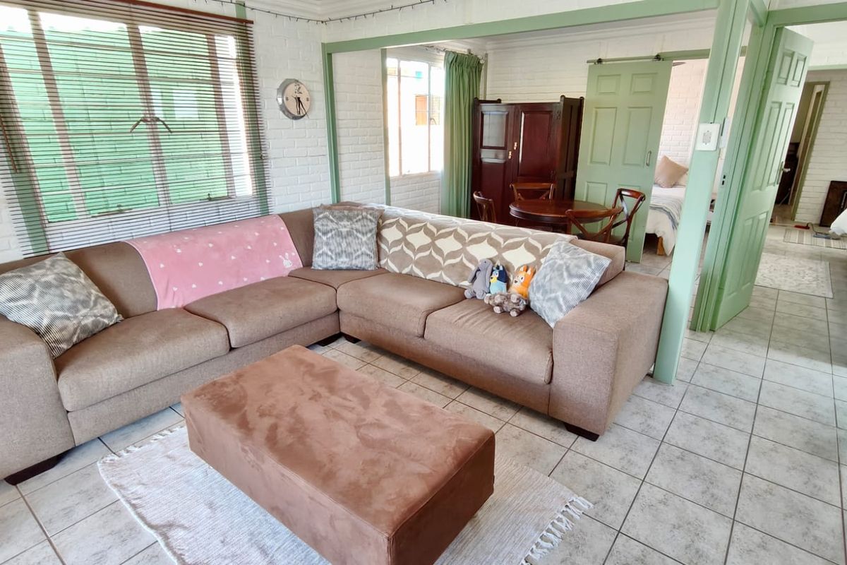 Charming Family Home In A Secure Waterfront Estate  - Photo 4