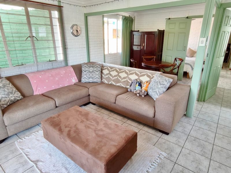 Charming Family Home In A Secure Waterfront Estate  - Photo 4