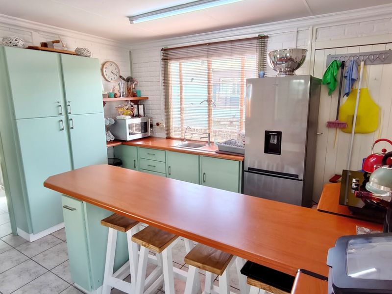 Charming Family Home In A Secure Waterfront Estate  - Photo 6