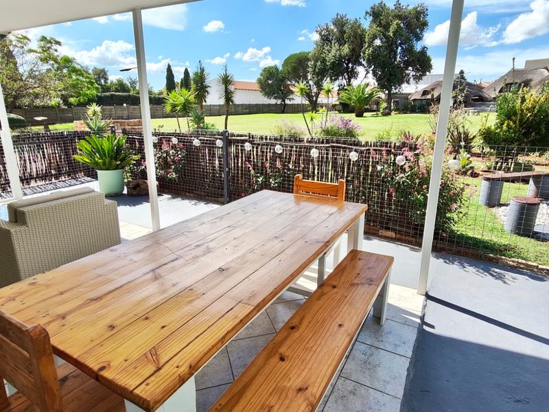 Charming Family Home In A Secure Waterfront Estate  - Photo 1