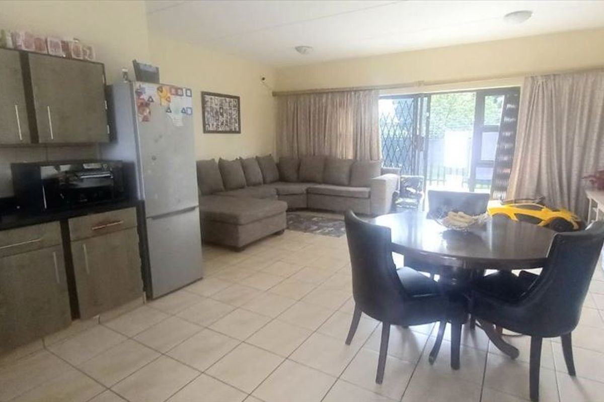 Charming Family Home - Photo 2