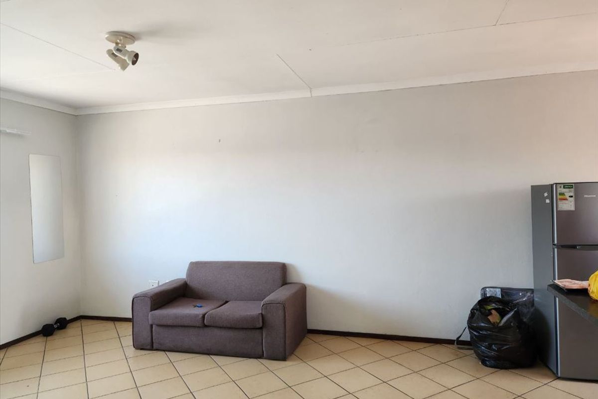 Neat and Comfortable Starter Home - Photo 2