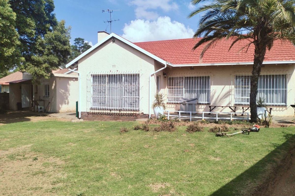 Spacious Family Home with Added Convenience - Photo 3