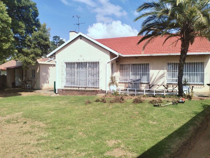 Spacious Family Home with Added Convenience - Photo 3