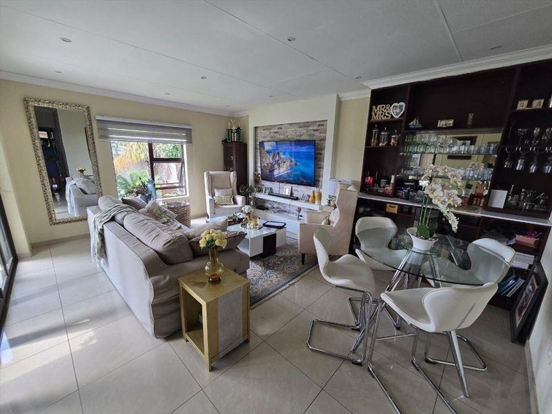 Contemporary Family Home with Versatile Spaces - Photo 2