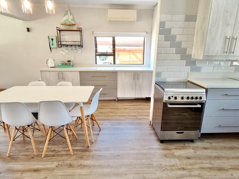 Newly renovated home in secure estate  - Photo 5