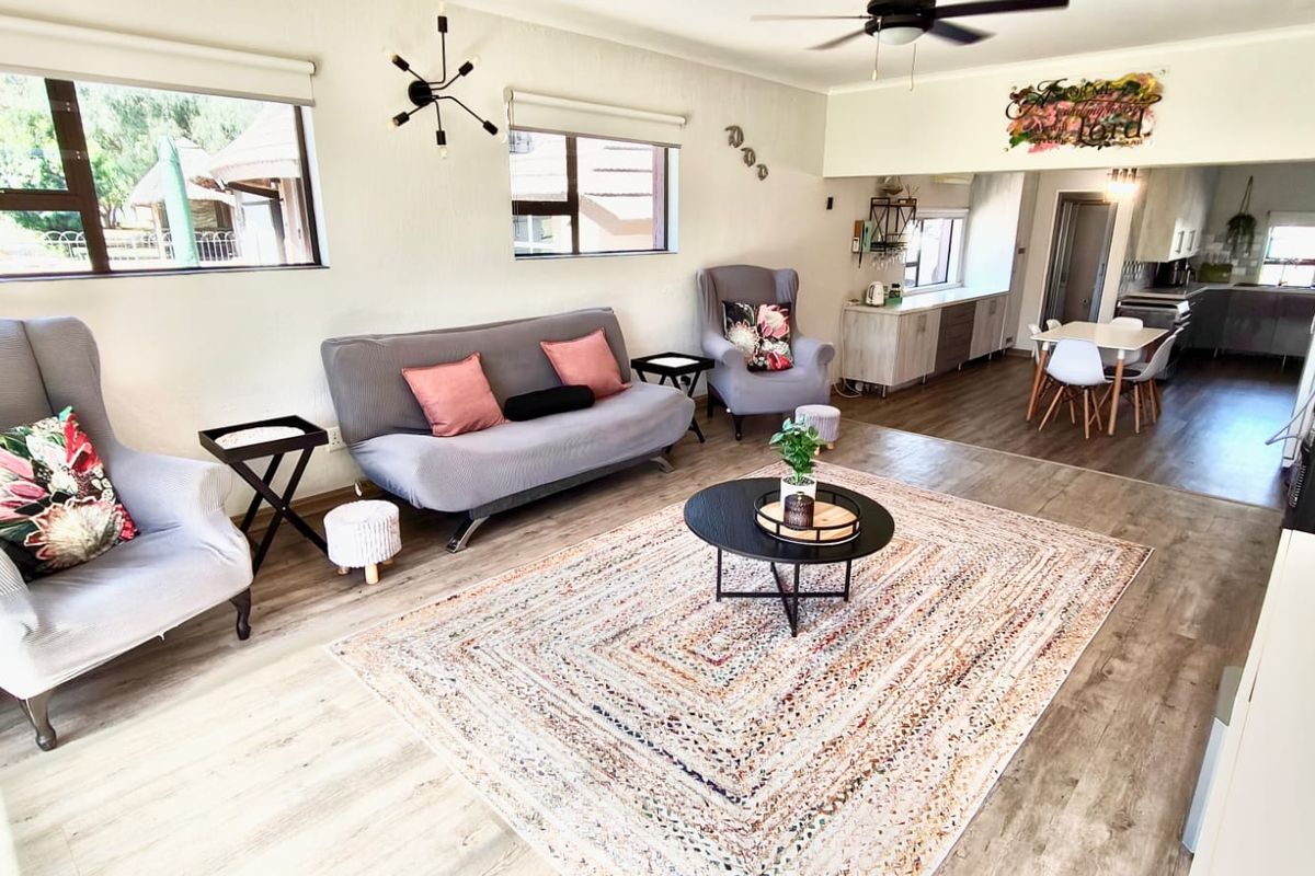 Newly renovated home in secure estate  - Photo 2