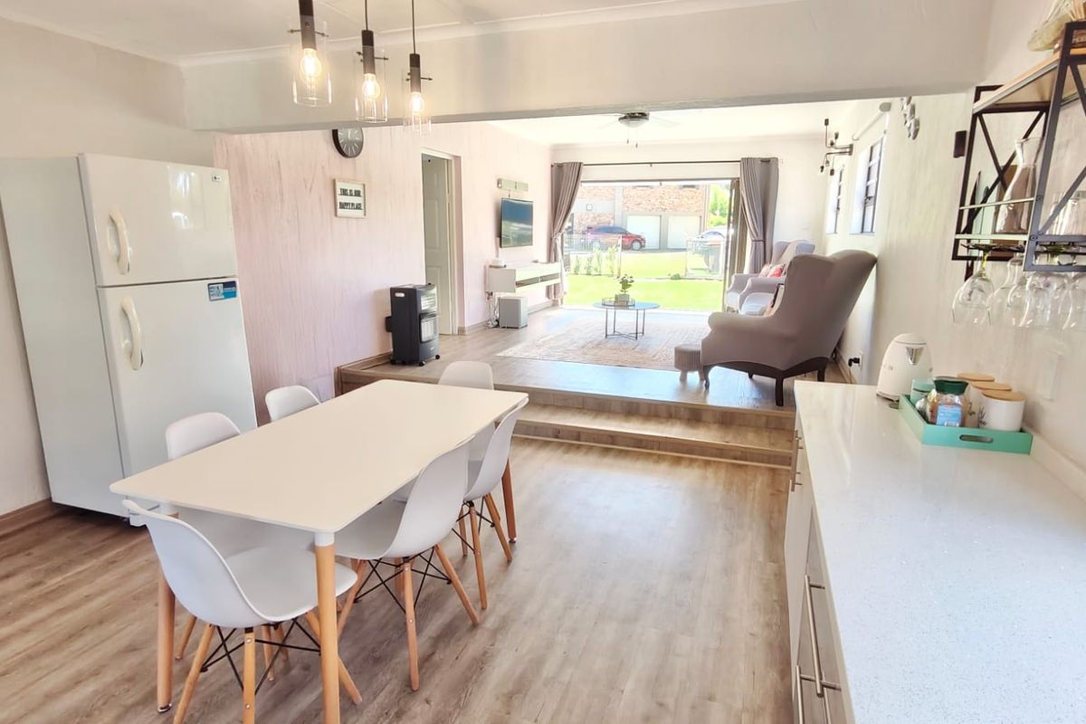 Newly renovated home in secure estate  - Photo 4