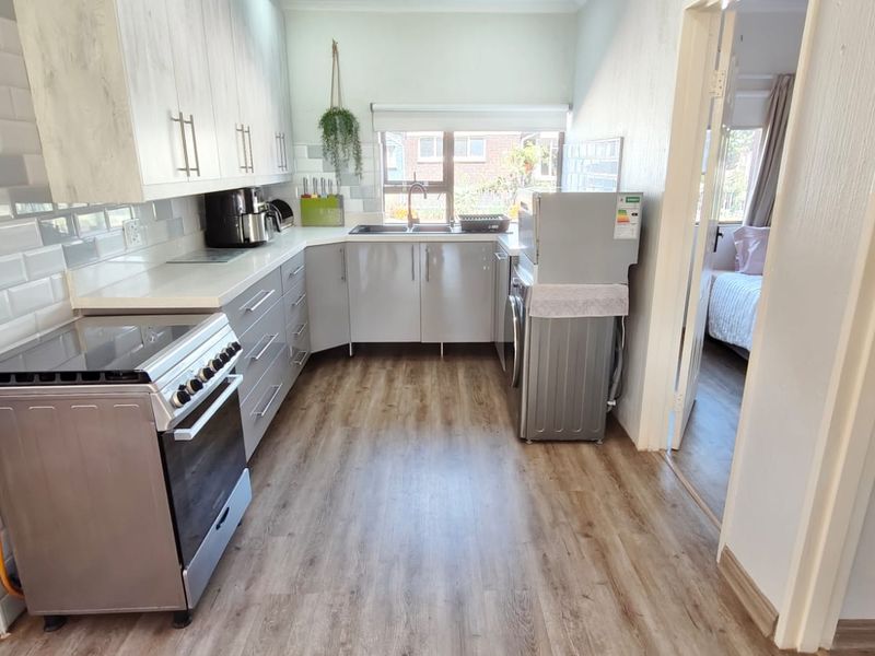 Newly renovated home in secure estate  - Photo 7