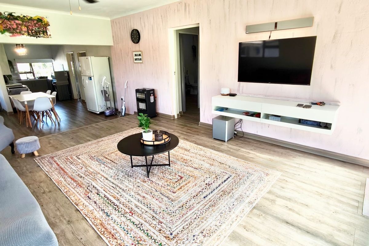 Newly renovated home in secure estate  - Photo 3