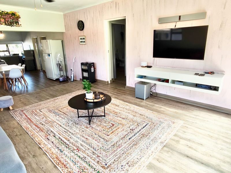 Newly renovated home in secure estate  - Photo 3