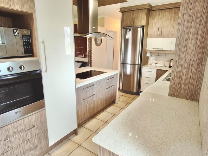 Full turn Key property with Boat and 2x Jetskis - Photo 2