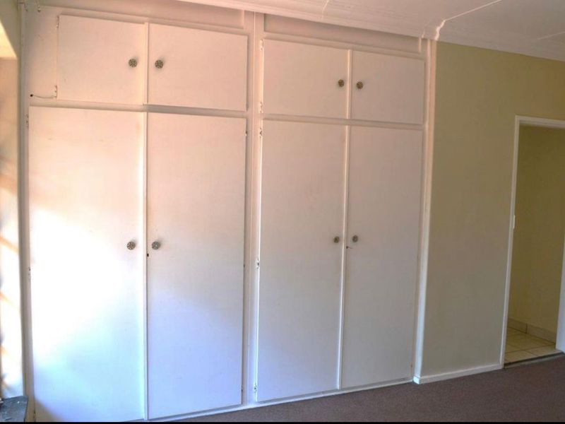 3 Bedroom and 2 Bathroom House for Sale in Dersley Park - Photo 9