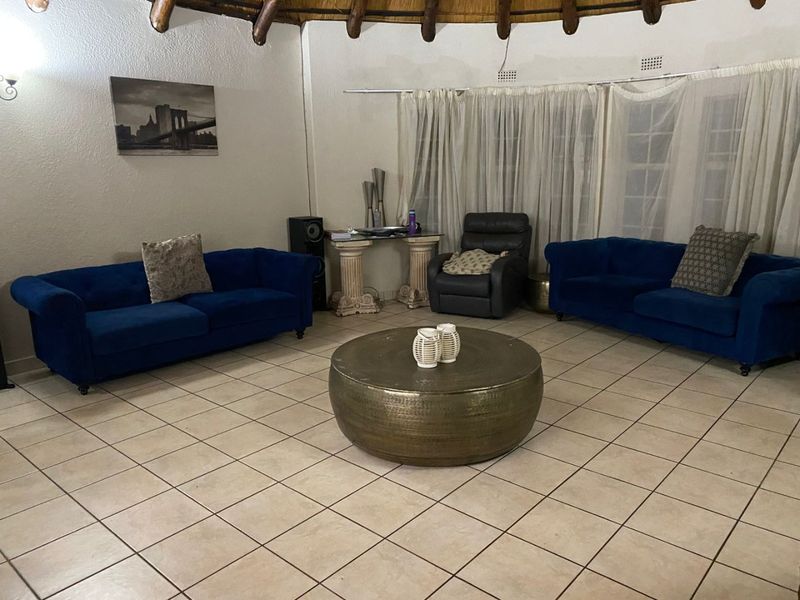 3 Bedroom and 2 Bathroom House for Sale in Dersley Park - Photo 4