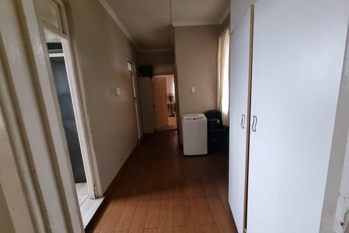 1,5 Bedrooms, 1 Bathroom Apartment To Let In Umbilo, Durban - Photo 5