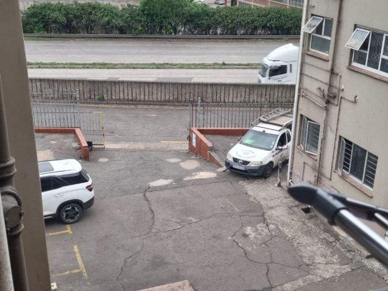 1,5 Bedrooms, 1 Bathroom Apartment To Let In Umbilo, Durban - Photo 9