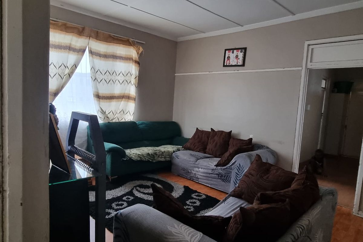 1,5 Bedrooms, 1 Bathroom Apartment To Let In Umbilo, Durban - Photo 2