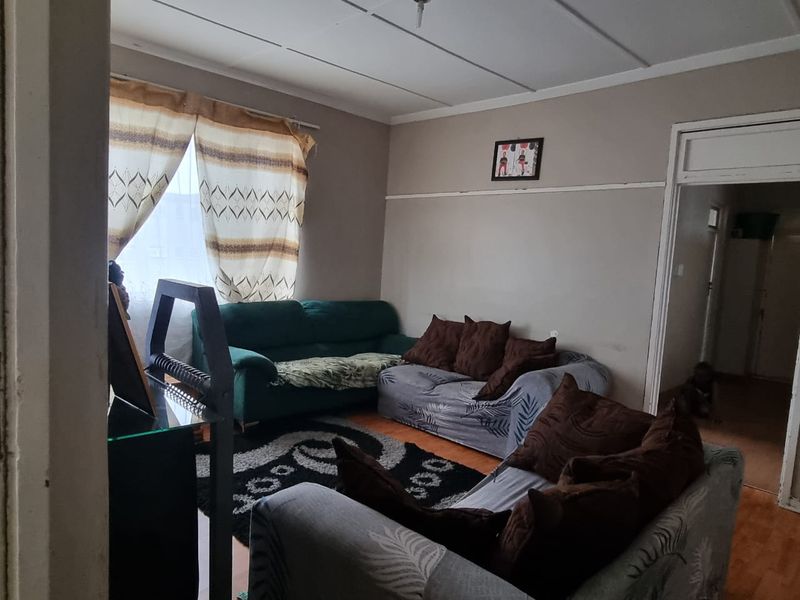 1,5 Bedrooms, 1 Bathroom Apartment To Let In Umbilo, Durban - Photo 2