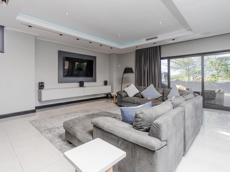 Discover the Power of Elegance | 5 En-Suite Bedroom House - A Masterpiece of Architectural Excellence in Midstream Ridge Estate. - Photo 8