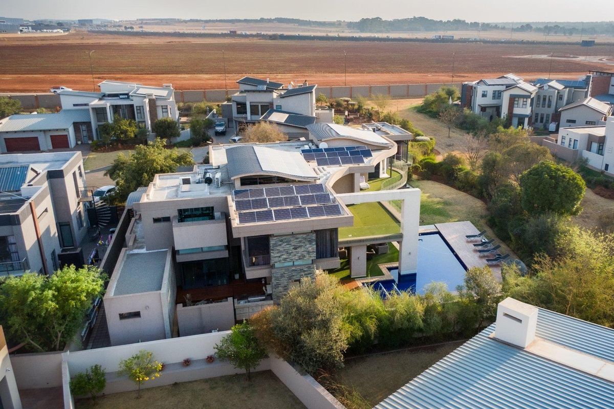 An Exceptional Lifestyle Awaits in Serengeti Estates - A Home Designed for Living and Entertaining - An Opportunity Not to Be Missed. - Photo 3