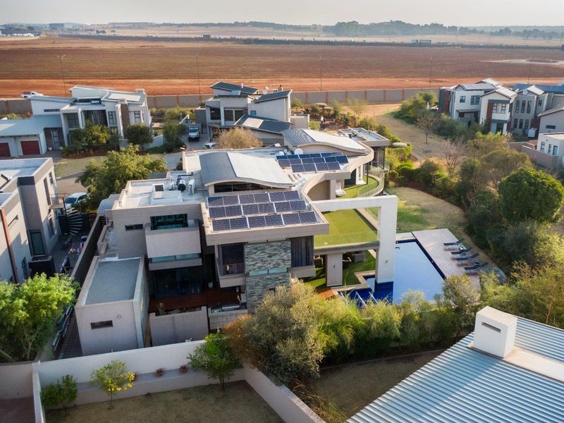 An Exceptional Lifestyle Awaits in Serengeti Estates - A Home Designed for Living and Entertaining - An Opportunity Not to Be Missed. - Photo 3