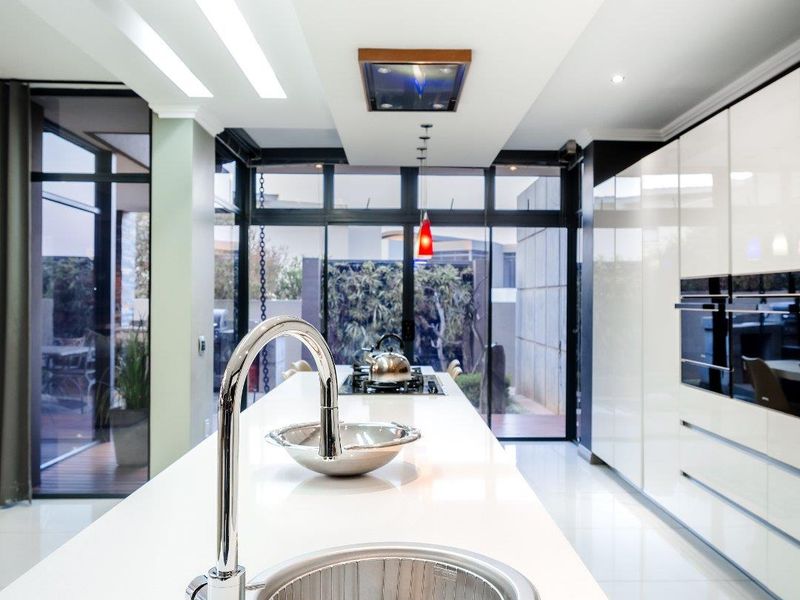 An Exceptional Lifestyle Awaits in Serengeti Estates - A Home Designed for Living and Entertaining - An Opportunity Not to Be Missed. - Photo 10