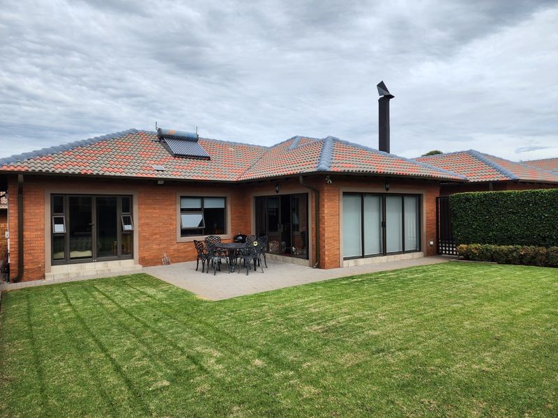 3 BEDROOM TOWNHOUSE IN WILKOPPIES - Photo 2