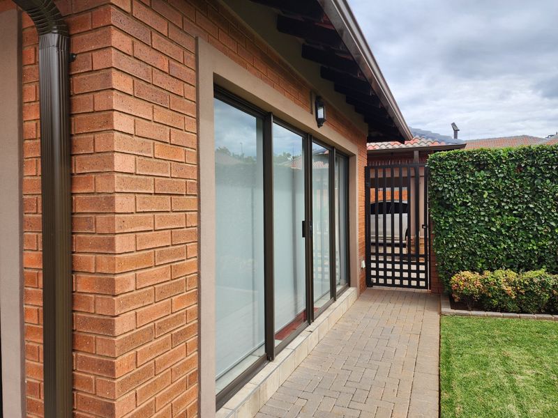 3 BEDROOM TOWNHOUSE IN WILKOPPIES - Photo 4