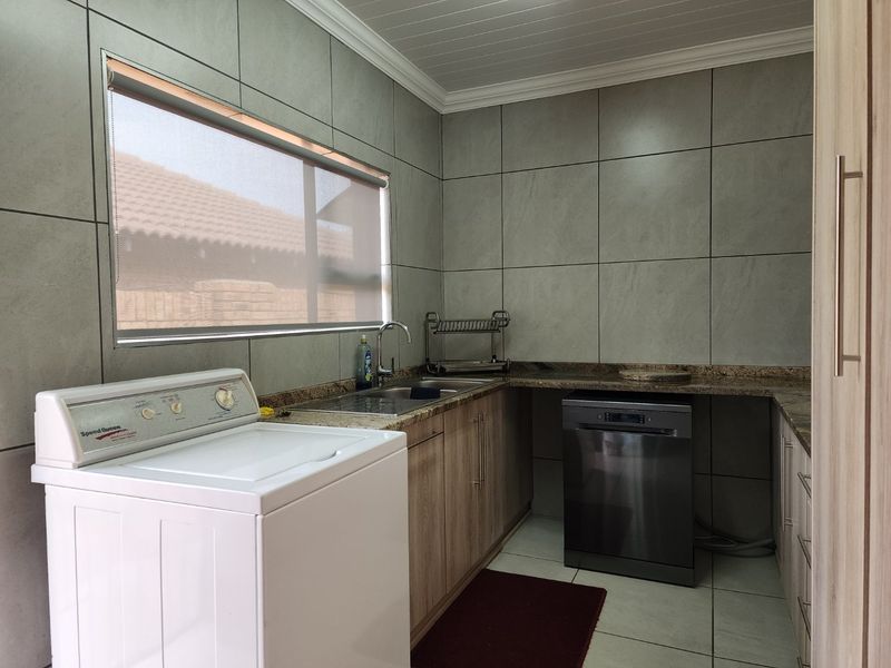 3 BEDROOM TOWNHOUSE IN WILKOPPIES - Photo 10